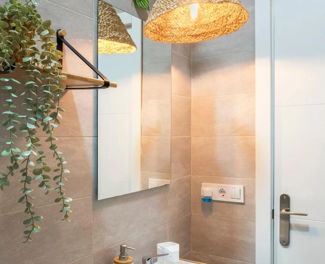 דירה סביליה Calma Muralla House-Two Bedrooms & Two Bathrooms ספרד